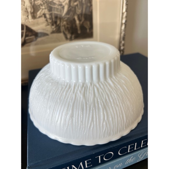 1975 FTD White Milk Glass Bowl – Textured Ribbed Vintage Vase Base - Picture 4 of 5